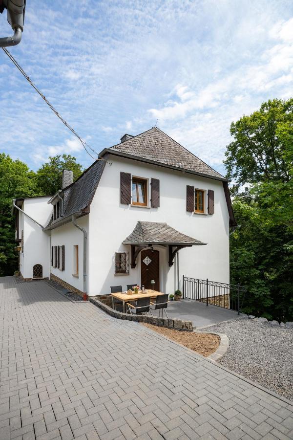 Landhaus Karbach Komplett Oder Einzelne Wohneinheiten Villa Inkl Sauna Bzw Waldhaeuschen Hirten Luaran gambar