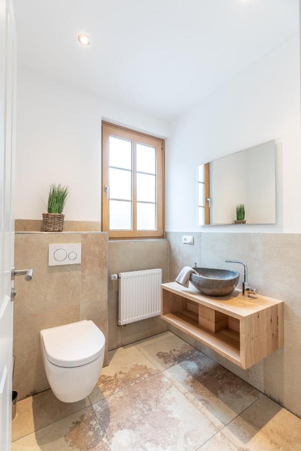 Landhaus Karbach Komplett Oder Einzelne Wohneinheiten Villa Inkl Sauna Bzw Waldhaeuschen Hirten Luaran gambar