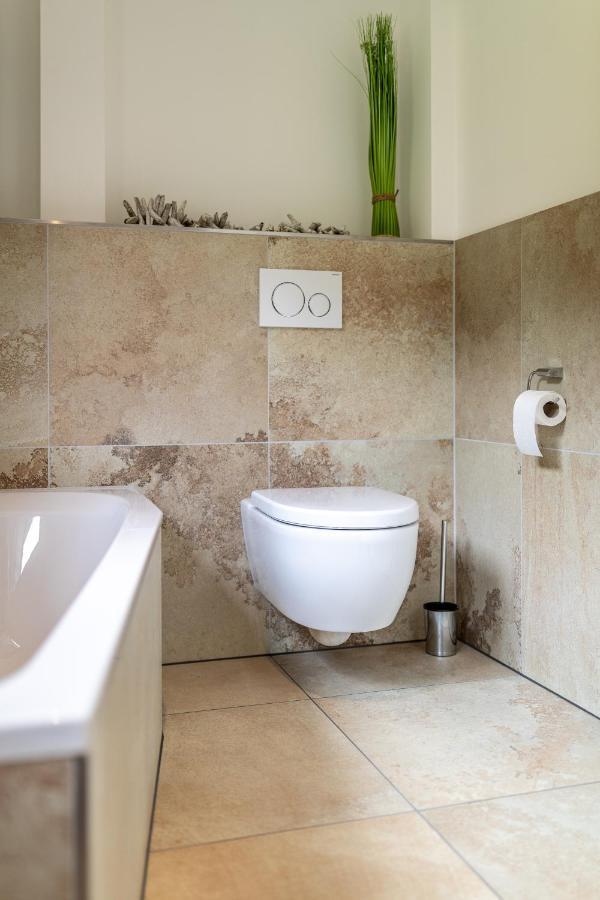 Landhaus Karbach Komplett Oder Einzelne Wohneinheiten Villa Inkl Sauna Bzw Waldhaeuschen Hirten Luaran gambar