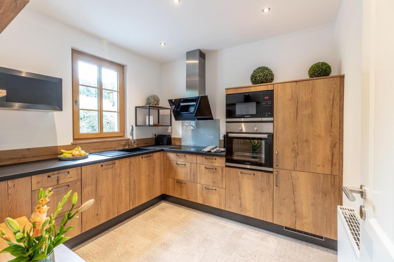 Landhaus Karbach Komplett Oder Einzelne Wohneinheiten Villa Inkl Sauna Bzw Waldhaeuschen Hirten Luaran gambar